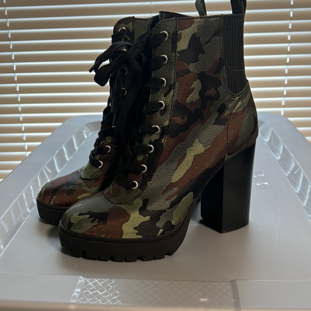 Steve Madden Camo boot